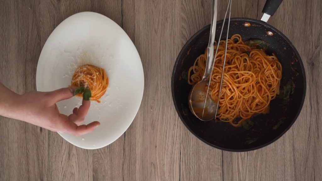 Spaghetti con passata di datterino rosso - Il Re della Pasta